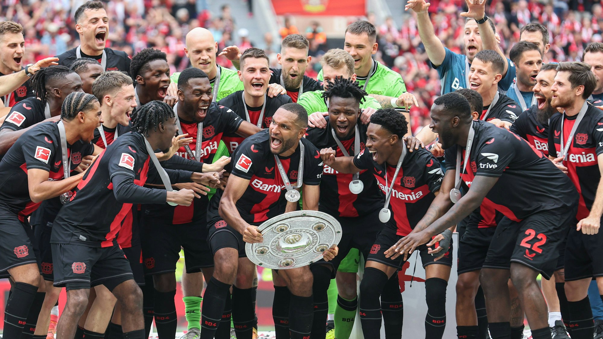 Die Mannschaft von Bayer Leverkusen feierte am 18. Mai 2024 den Gewinn der Deutschen Meisterschaft.