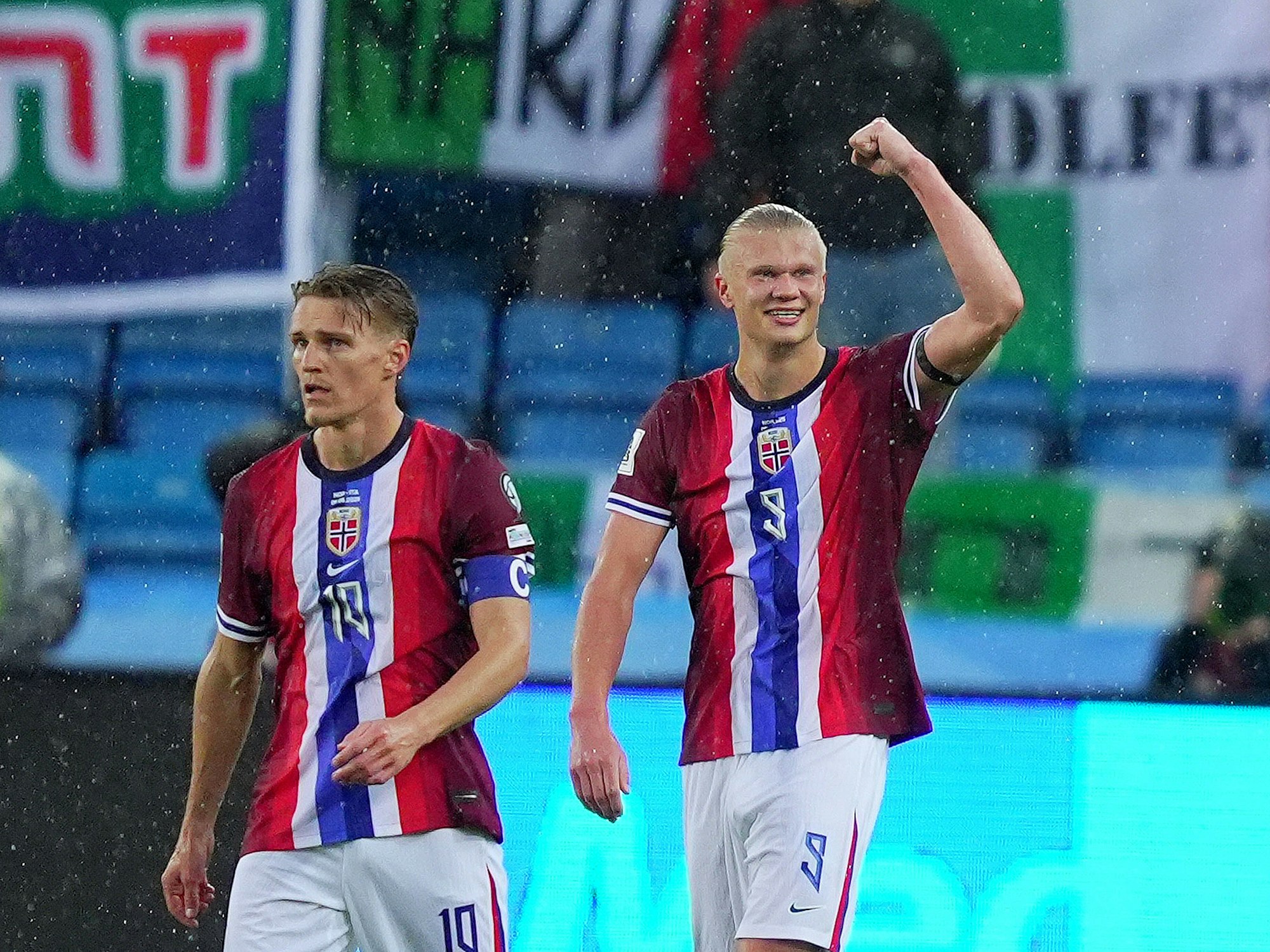 Die Norwegen-Stars Erling Haaland (r.) und Martin Odegaard am Freitag (6. Juni 2025) im Spiel gegen Italien.