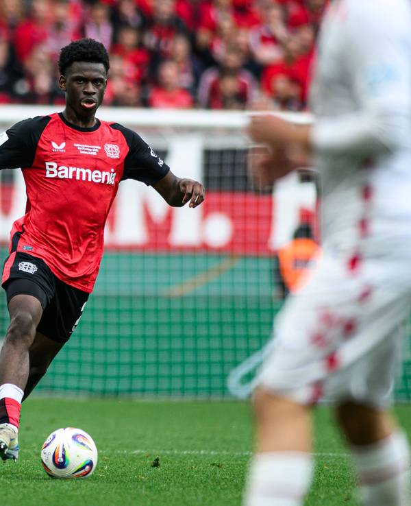 Rechtsverteidiger Othniël Raterink am 18. Mai 2025 im Endspiel um die Deutsche Meisterschaft gegen den 1. FC Köln.