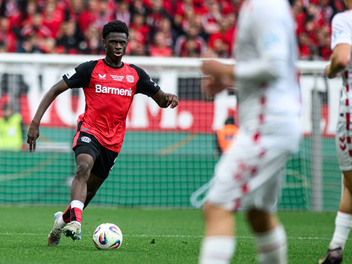 Othniel Raterink im Trikot von Bayer Leverkusen am 18. Mai 2025 im U19-Finale um die Deutsche Meisterschaft gegen den 1. FC Köln.