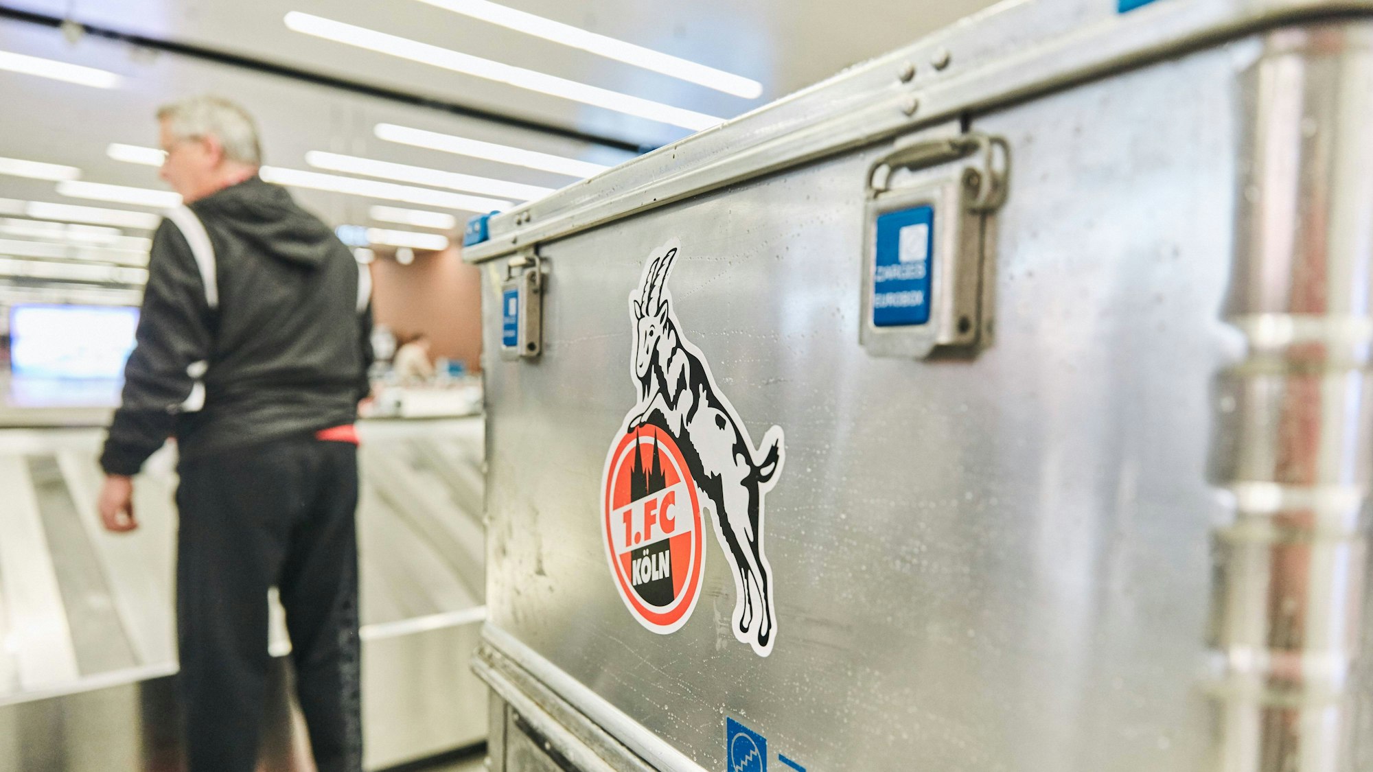 Nächsten Monat werden die Kisten gepackt: Der 1. FC Köln reist wieder nach Österreich ins Trainingslager und hat eine ganz besondere Aktion für seine Fans.