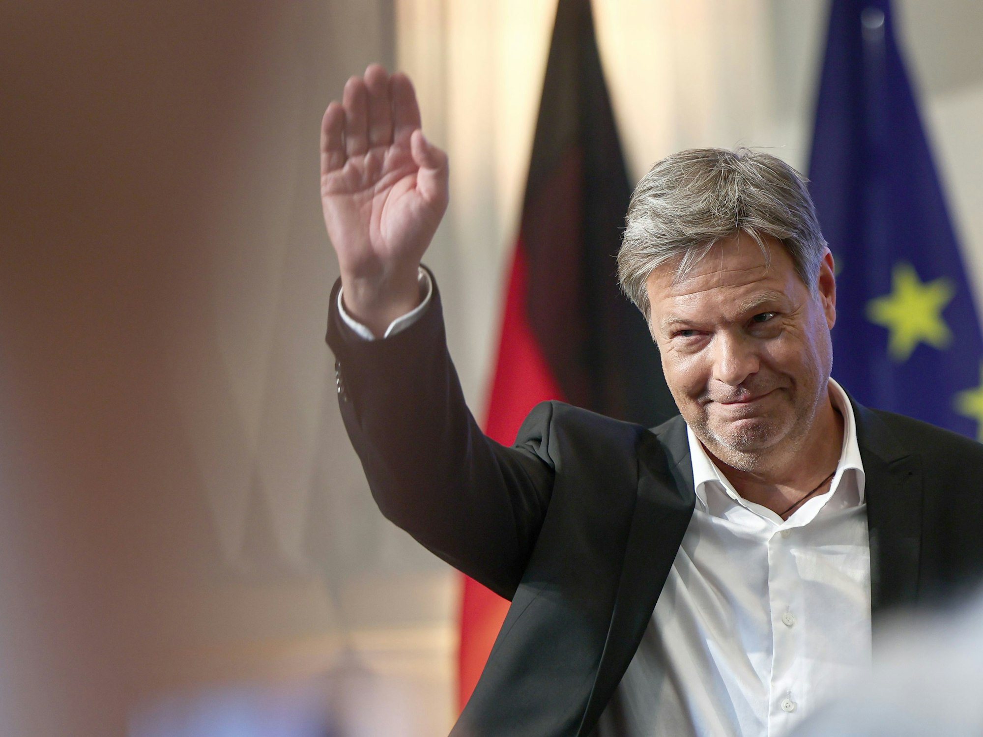 Ex-Wirtschaftsminister Robert Habeck (Grüne) bedankt sich nach seiner Rede Anfang Mai bei den Anwesenden im Bundeswirtschaftsministerium.