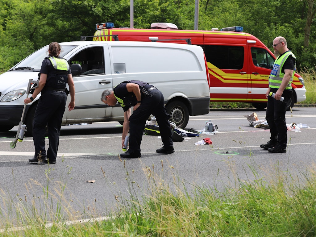 Die Unfallstelle in Hürth am 4. Juni, an der ein Auto in eine Gruppe Grundschulkinder raste.
