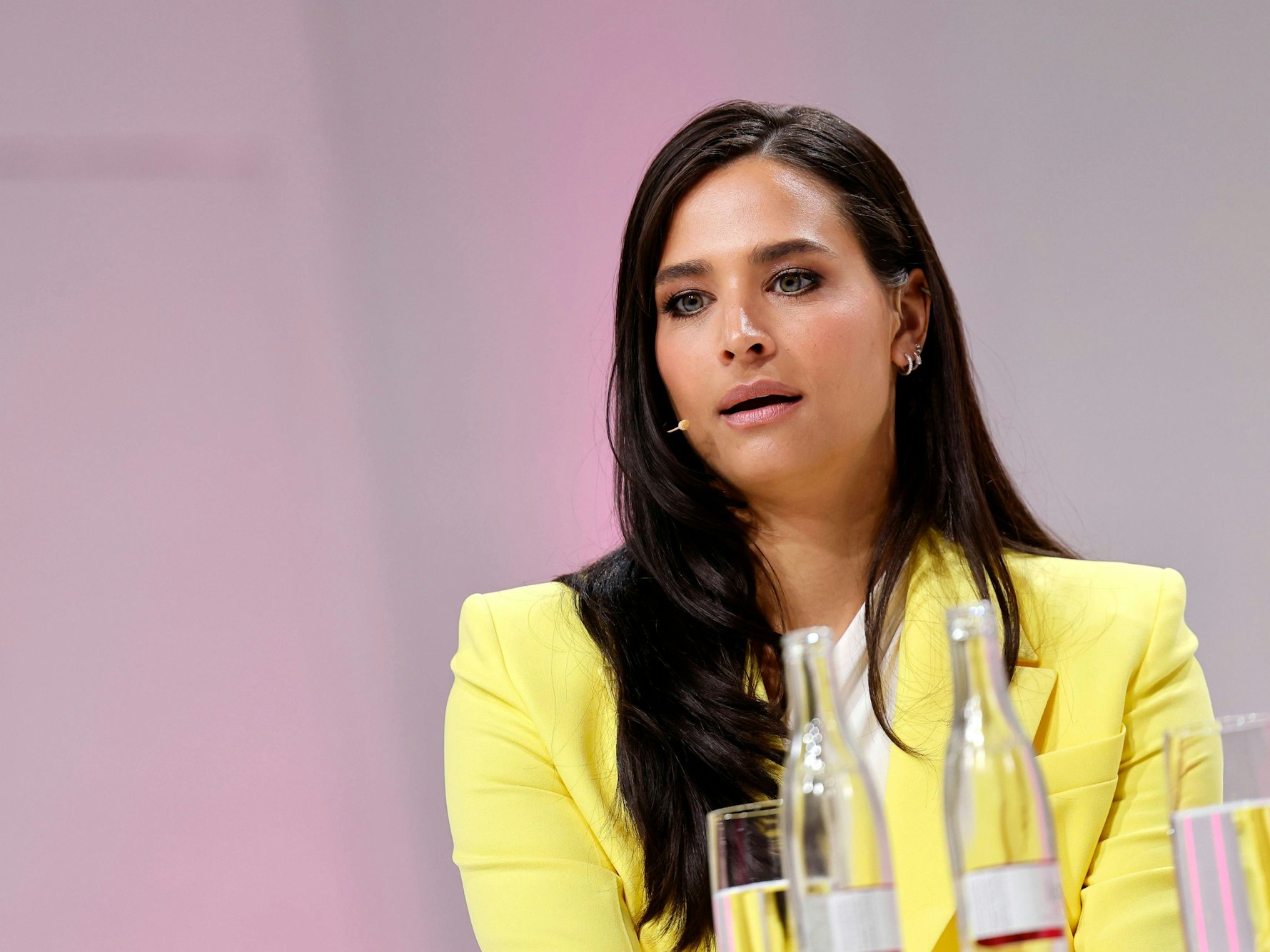 Amira Aly (hier 2024 in Düsseldorf) zeigte sich stinksauer über Oliver Pocher und seine Ex Sandy Meyer-Wölden.