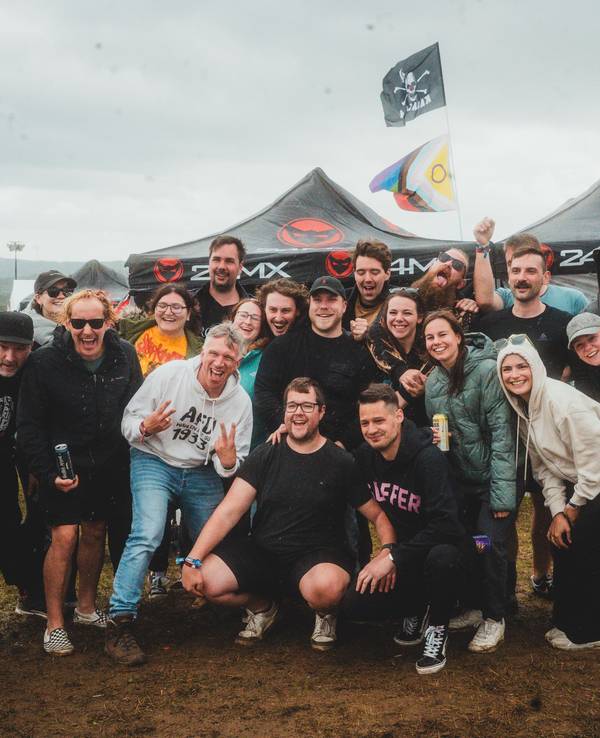 Kasalla besuchen Fans auf dem Zeltplatz bei Rock am Ring,