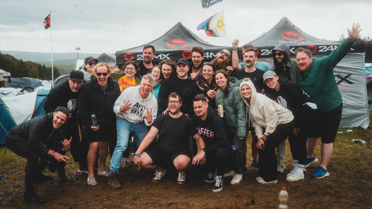 Kasalla besuchen Fans auf dem Zeltplatz bei Rock am Ring,
