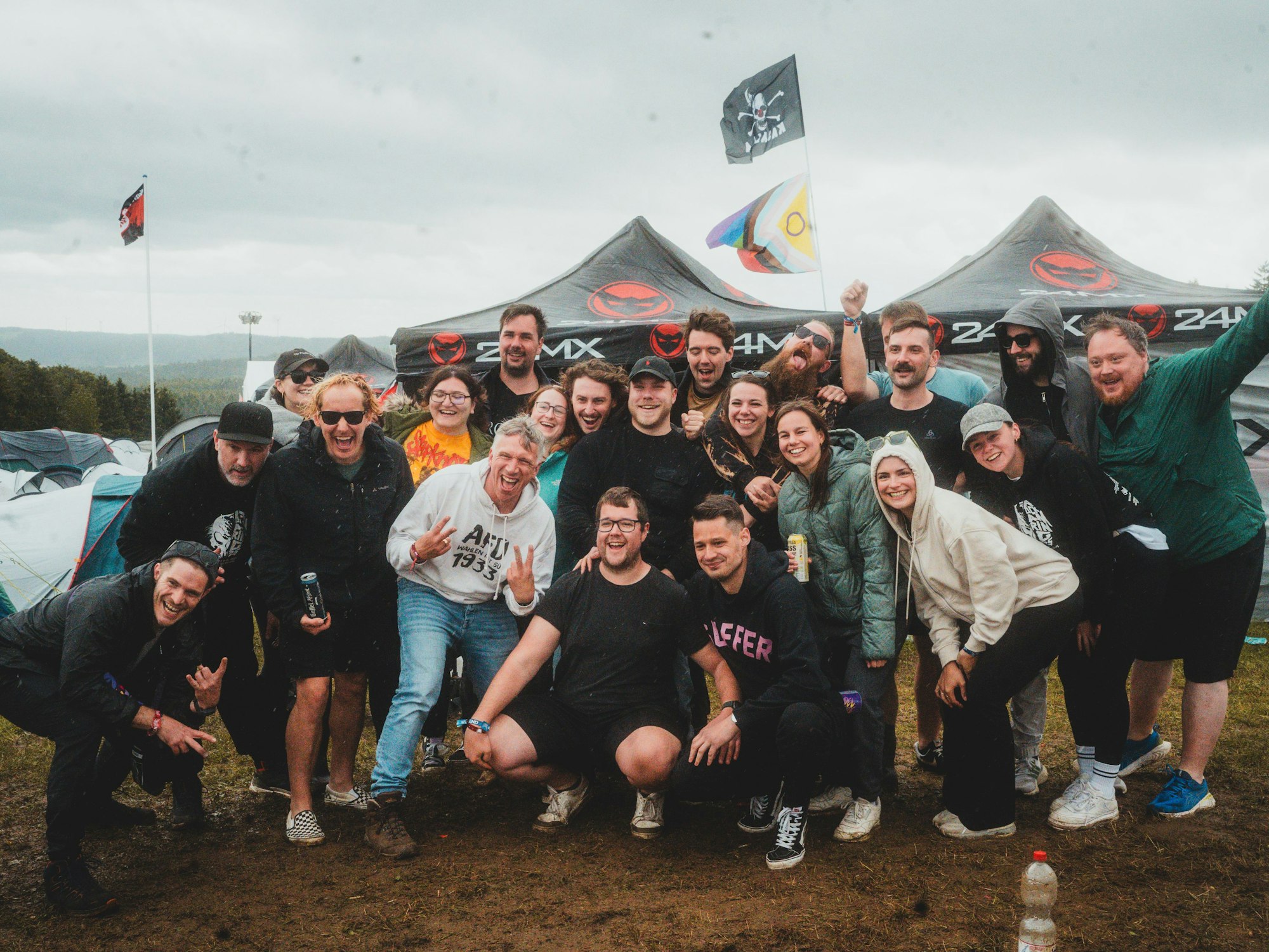 Kasalla besuchen Fans auf dem Zeltplatz bei Rock am Ring,