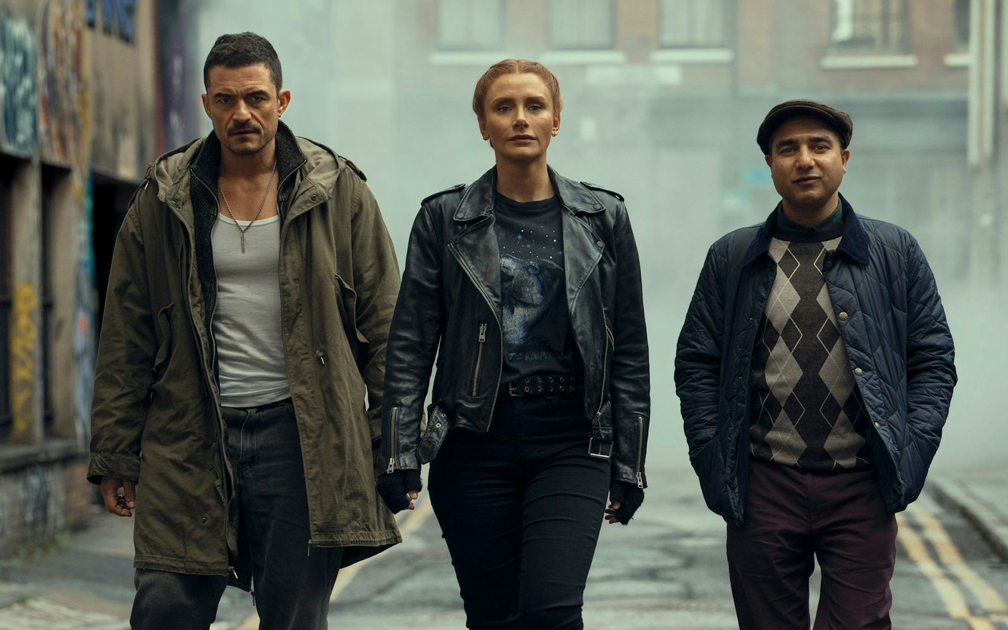 Marlon (Orlando Bloom, links), Kat (Bryce Dallas Howard) und Hugh (Nick Mohammed) schleichen sich in die Londoner Gangszene ein. (Bild: Metronome Film)