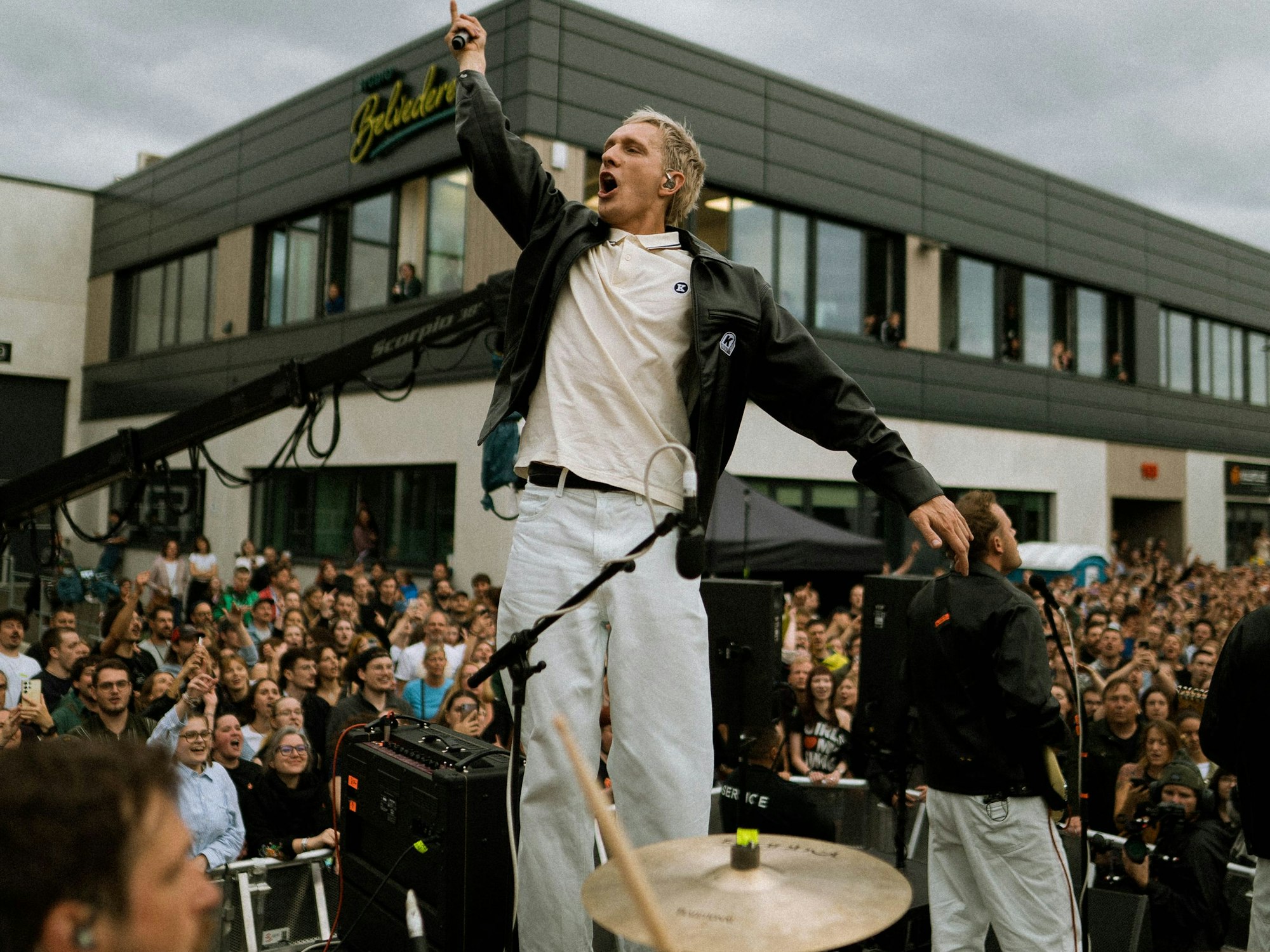 Kraftklub beim Spontan-Konzert in Köln.