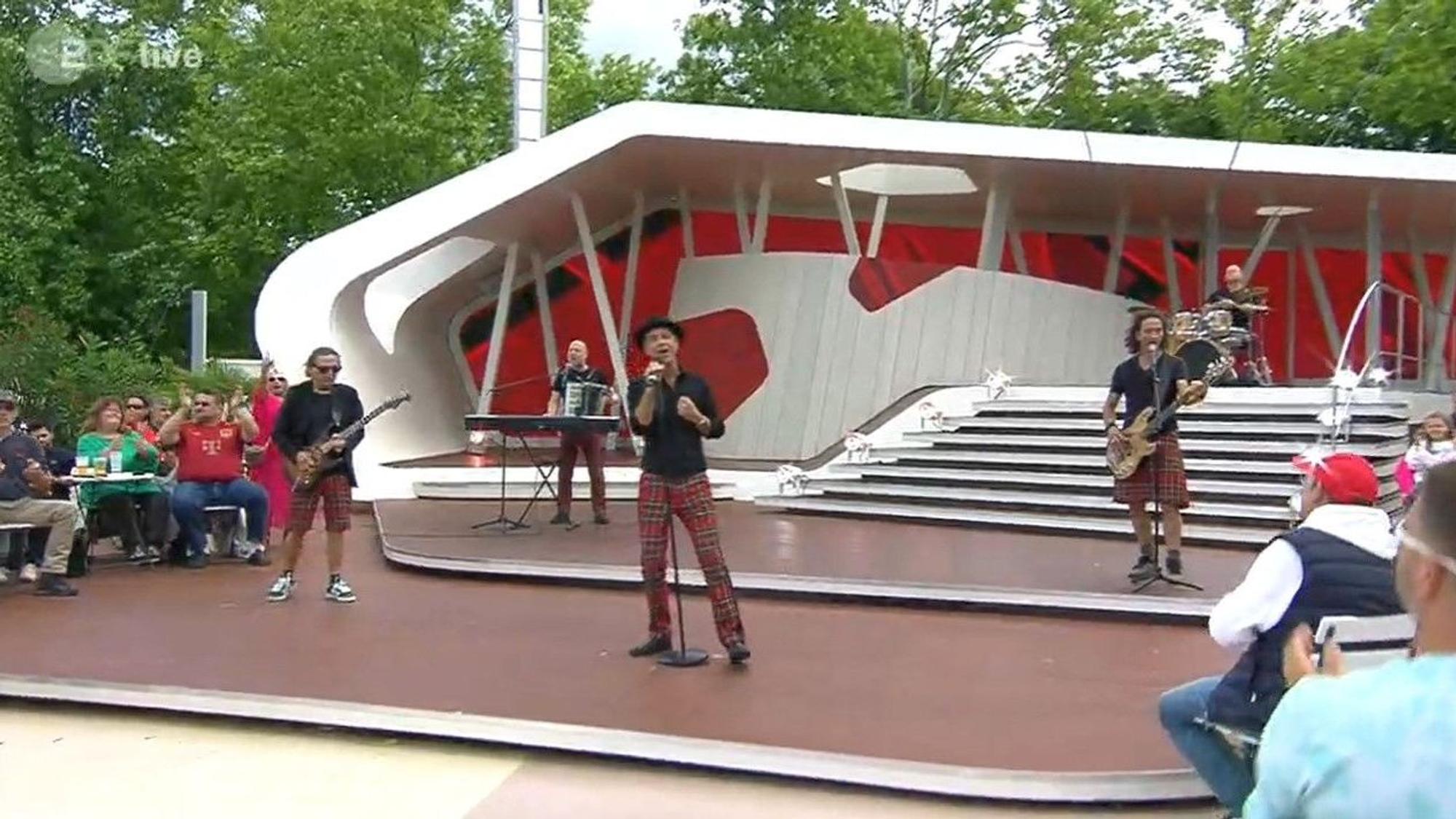 Brings bei ihrem Auftritt im ZDF-Fernsehgarten.