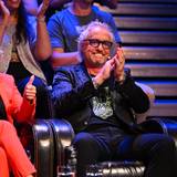 Robert Geiss feuerte seine Töchter „Davina und Shania“ bei Schlag den Star an. An seiner Seit war nicht Ehefrau Carmen, sondern Martina.