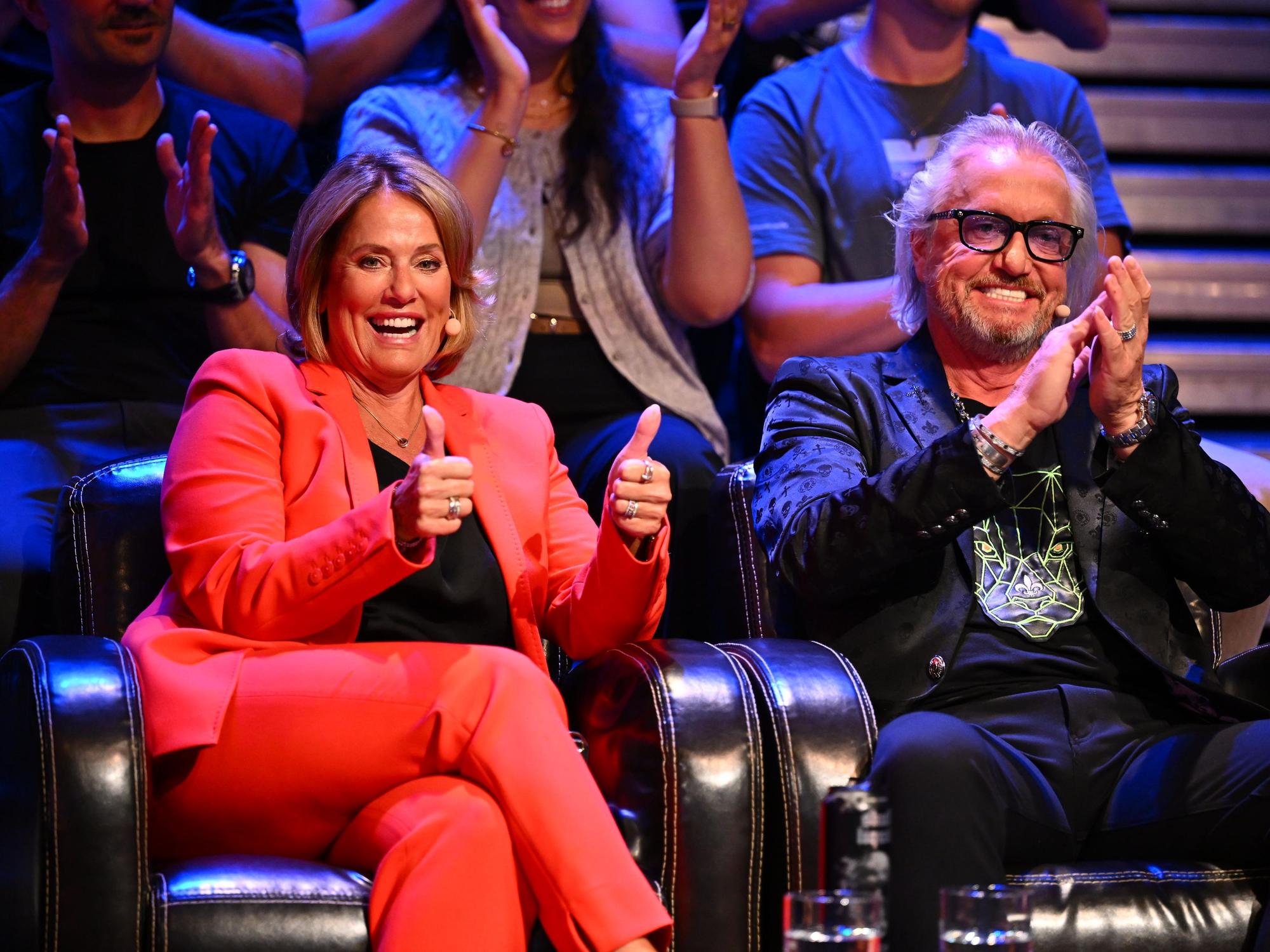 Robert Geiss feuerte seine Töchter „Davina und Shania“ bei Schlag den Star an. An seiner Seit war nicht Ehefrau Carmen, sondern Martina.