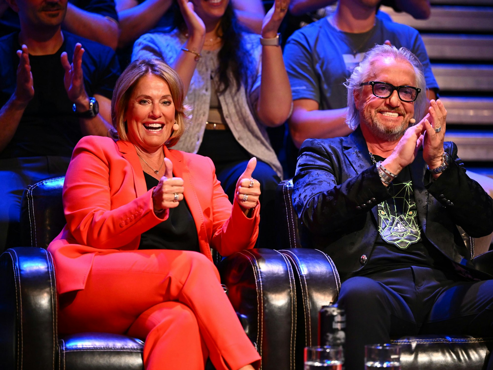 Robert Geiss feuerte seine Töchter „Davina und Shania“ bei Schlag den Star an. An seiner Seit war nicht Ehefrau Carmen, sondern Martina.