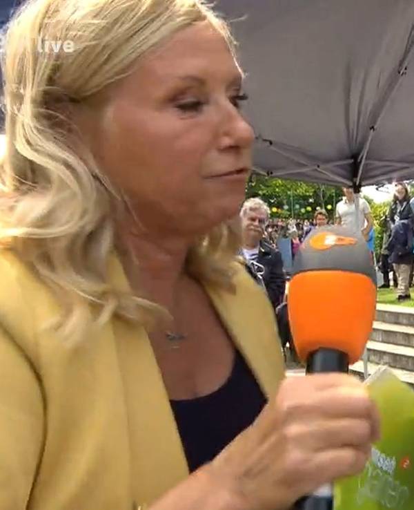 Andrea Kiewel trödelt sich zu Pfingsten traditionell durch den Fernsehgarten.