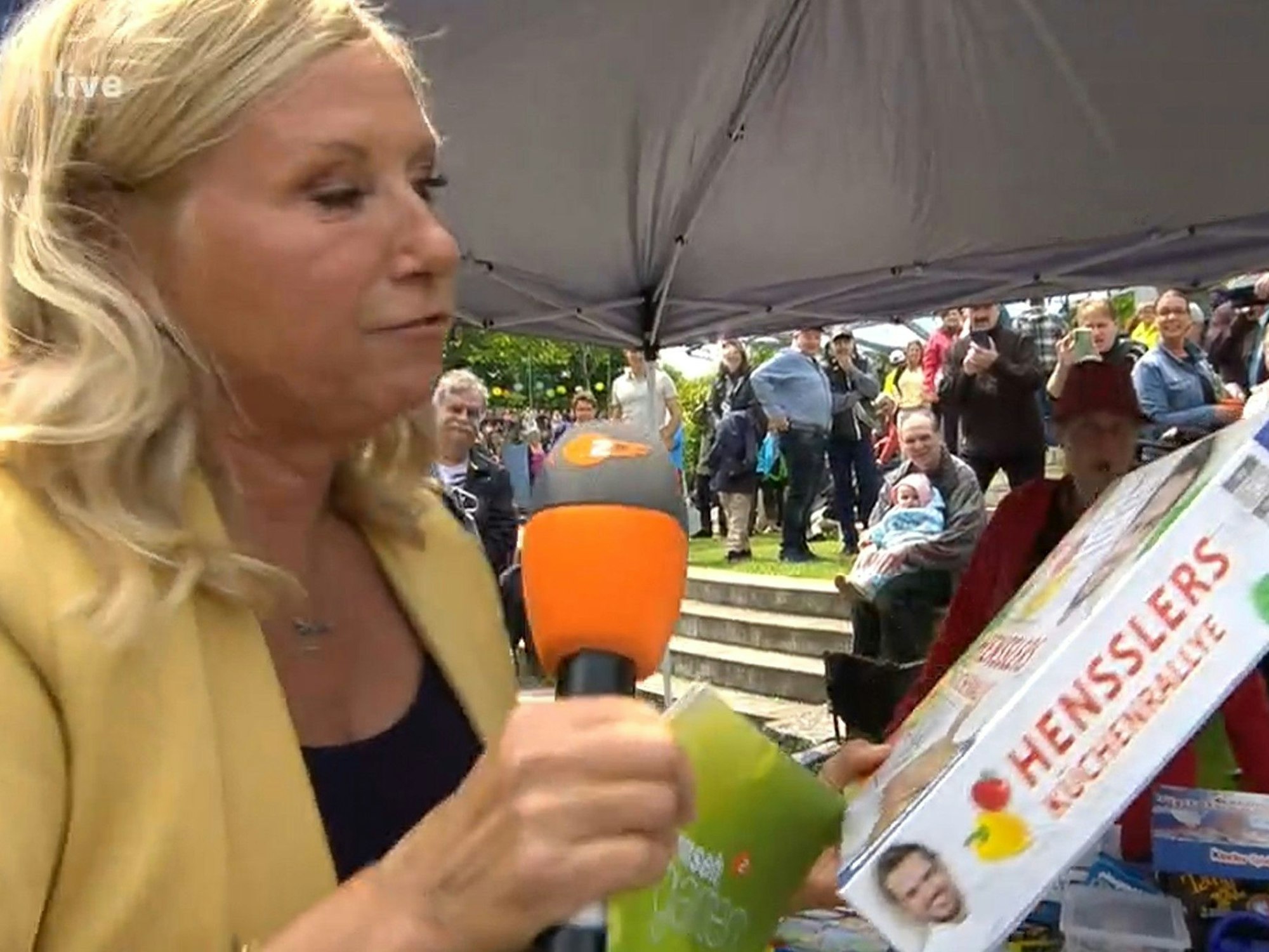 Andrea Kiewel trödelt sich zu Pfingsten traditionell durch den Fernsehgarten.