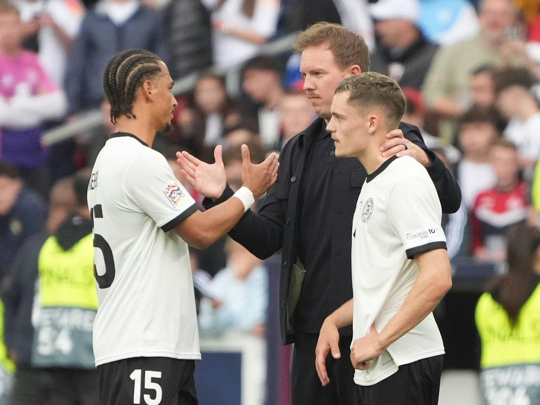 Bundestrainer Julian Nagelsmann mit Florian Wirtz und Thilo Kehrer.