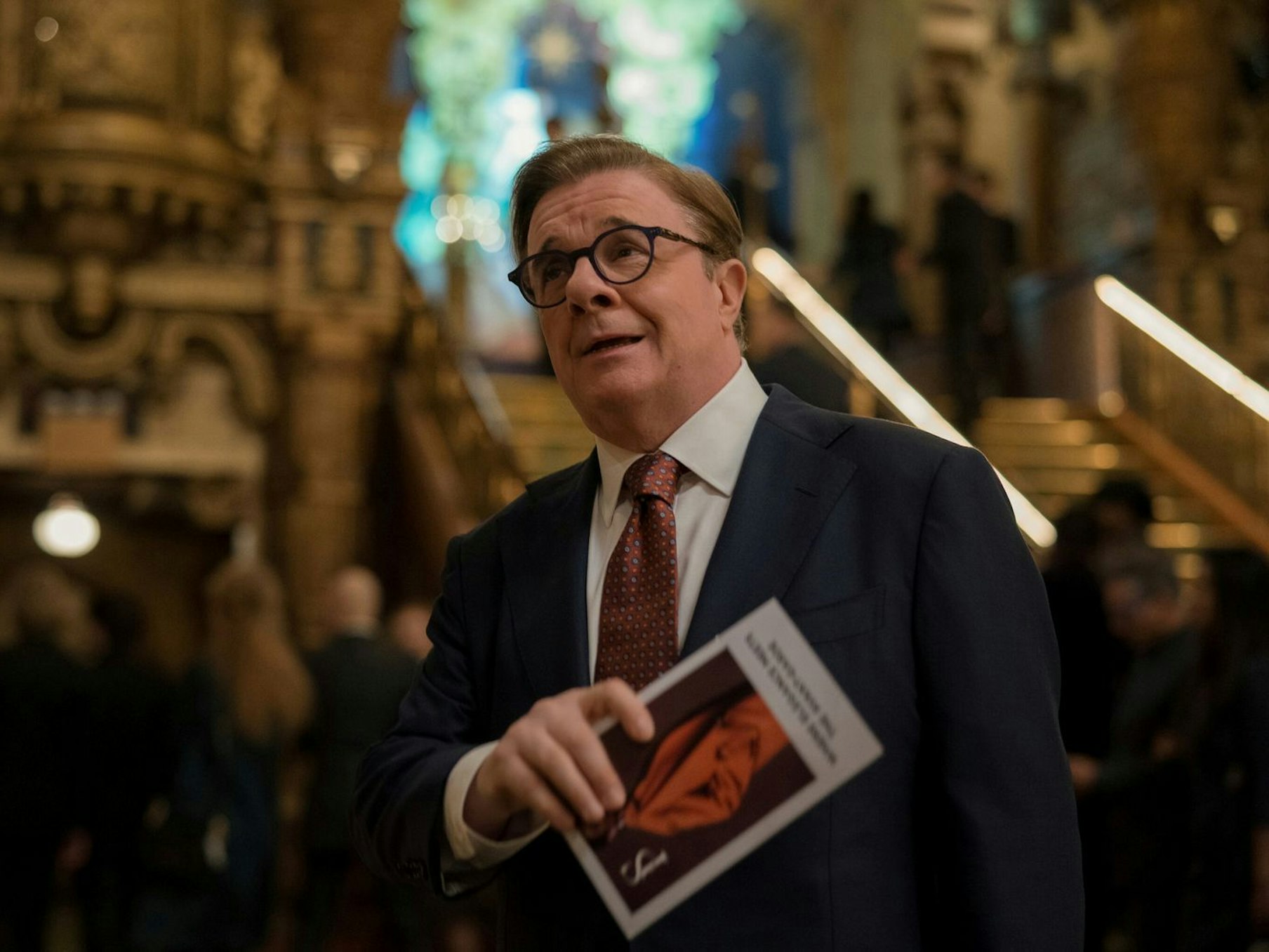 Phillip Cross (Nathan Lane) ist ein bekennender Opernfan. Ging seine Leidenschaft so weit, dass er dafür sogar einen Menschen ermordete? (Bild: 2024 CBS Broadcasting, Inc./Michael Parmelee)