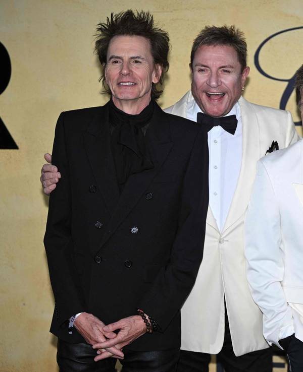 Die Band Duran Duran steht auf dem Roten Teppich.