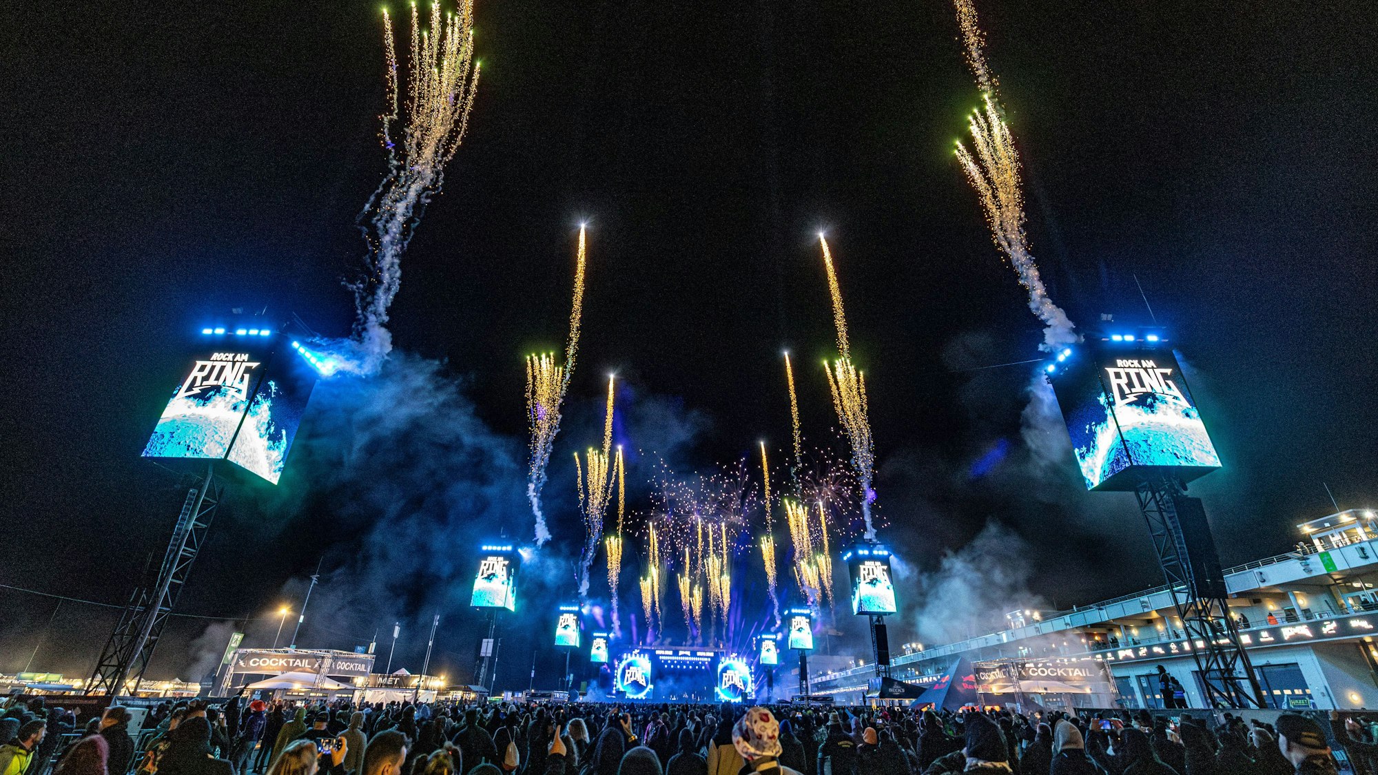 Abschlußfeuerwerk nach dem Headliner-Konzert von KoRn bei „Rock am Ring“.