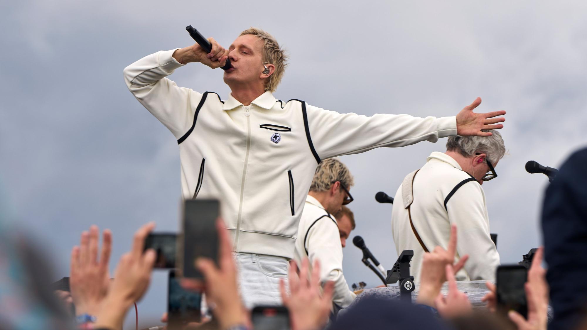 Kraftklub-Frontmann Felix Kummer bei Rock am Ring. Jetzt kommt die Band nach Köln.