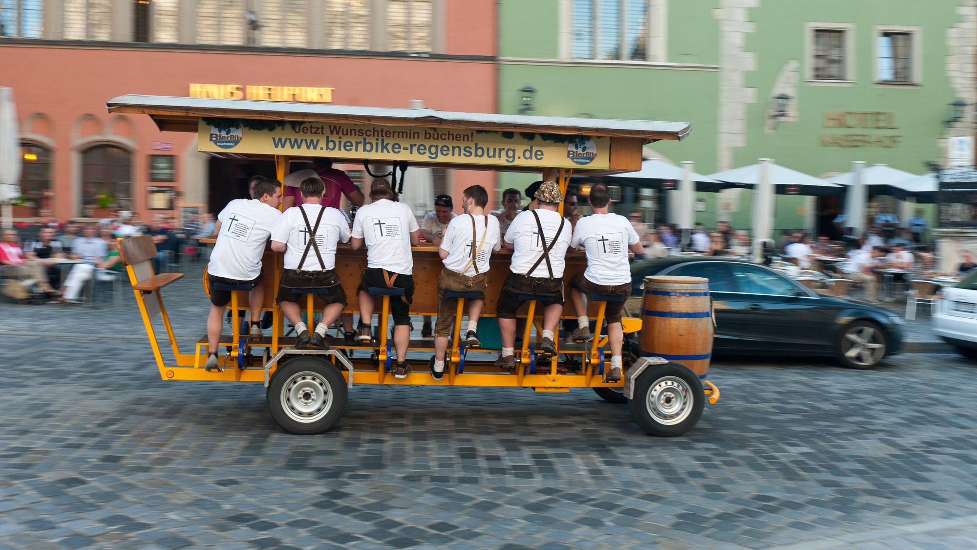Das Foto zeigt ein Bier-Bike (Symbolfoto)
