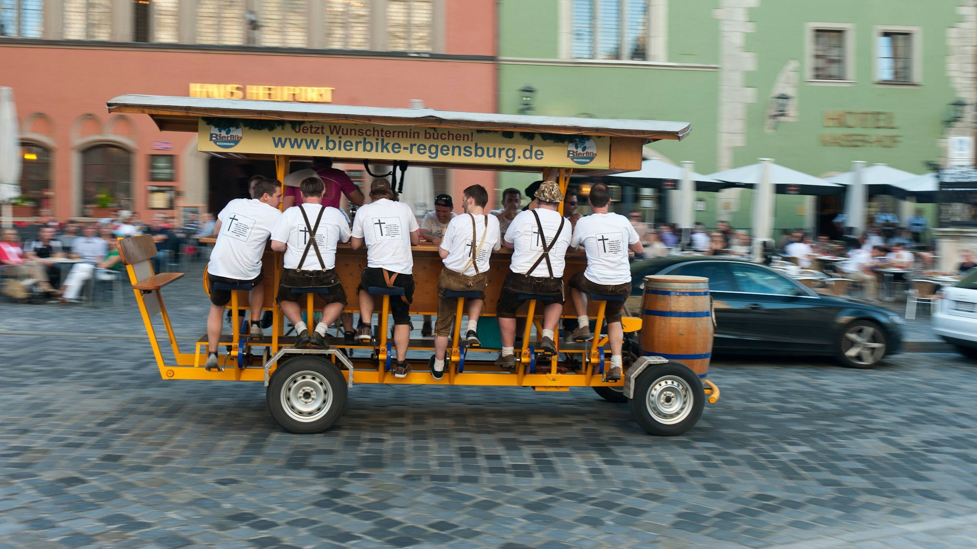 Das Foto zeigt ein Bier-Bike (Symbolfoto)
