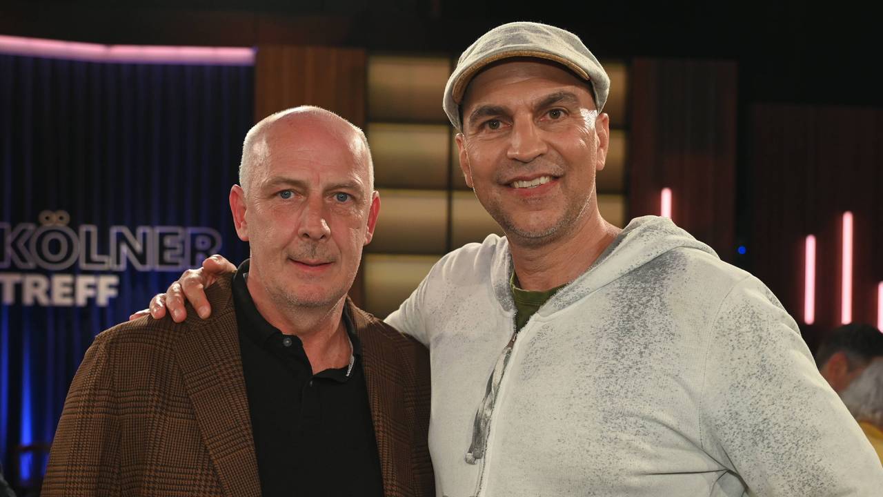 Mario Basler und Markus Babbel posieren auf einem Foto.
