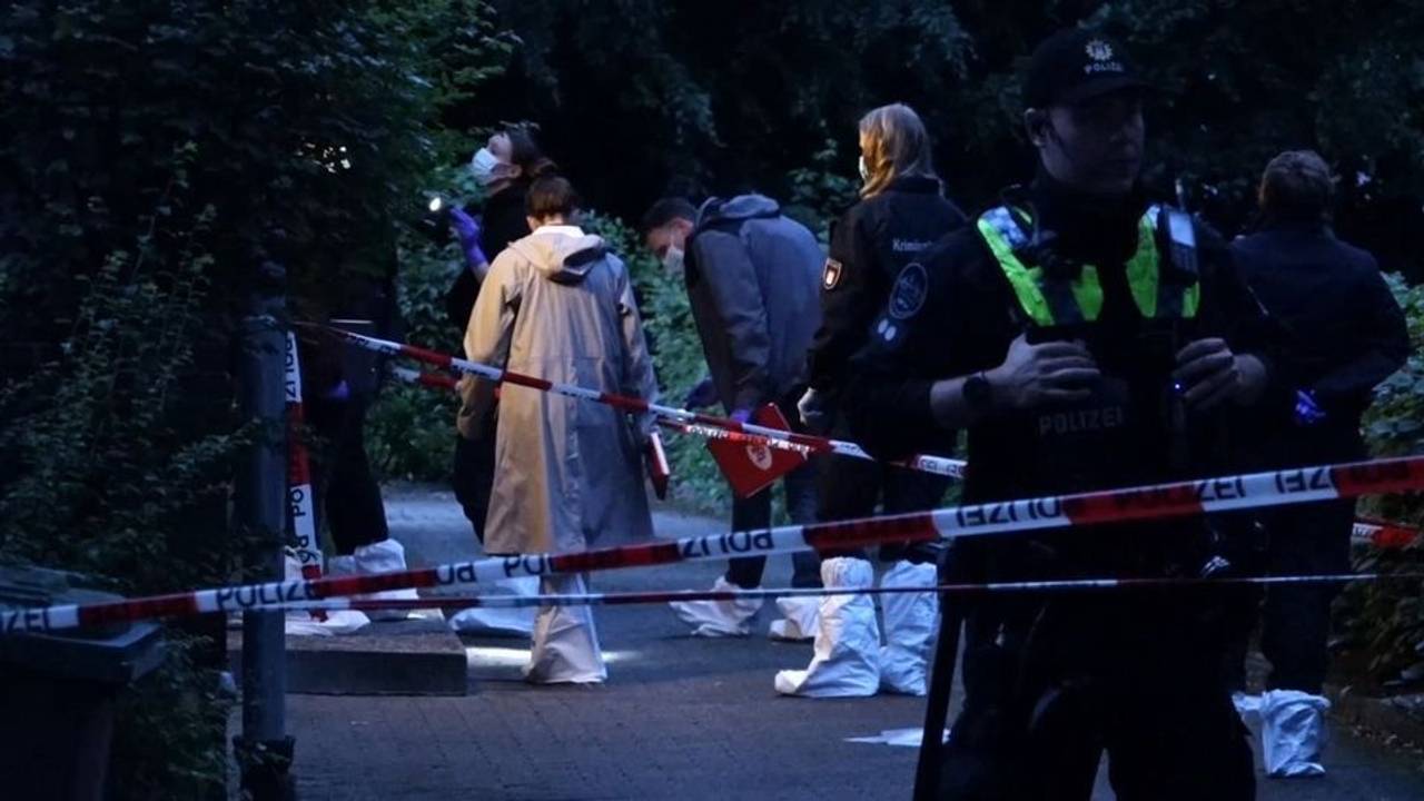 Spurensuche am Tatort. Ein Mann wurde durch Schüsse in Hamburg verletzt.