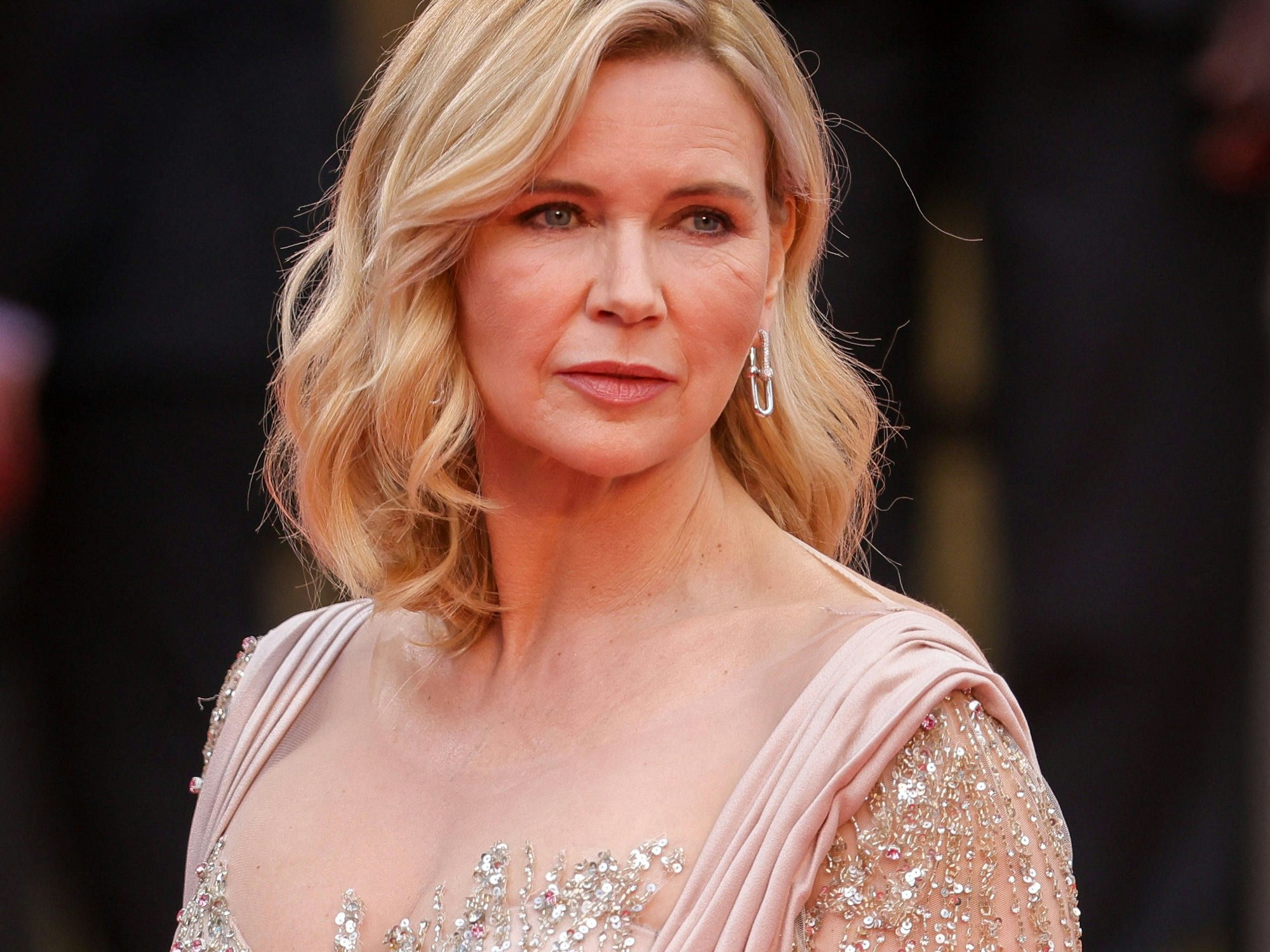 Sie zog unlängst auch in Cannes die Blicke auf sich: Veronica Ferres feiert am 10. Juni ihren 60. Geburtstag.