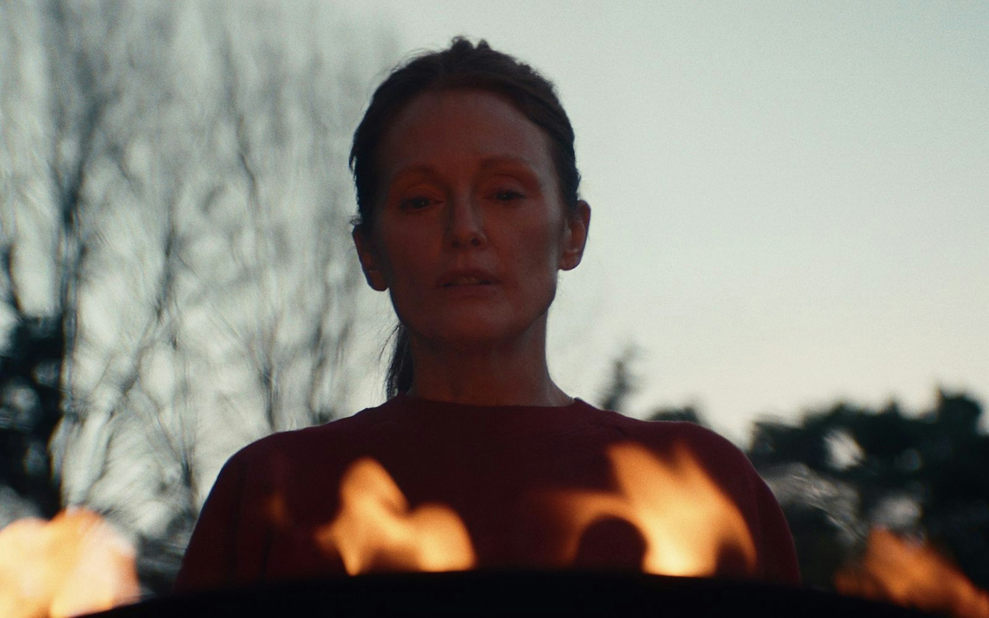 Im Apple-Film „Echo Valley“, einer Mischung aus Familiendrama und Thriller, spielt Oscar-Preisträgerin Julianne Moore die Mutter einer schwierigen jungen Frau (Sydney Sweeney), die in einer Notsituation über sich hinauswachsen muss. (Bild: Apple TV+)