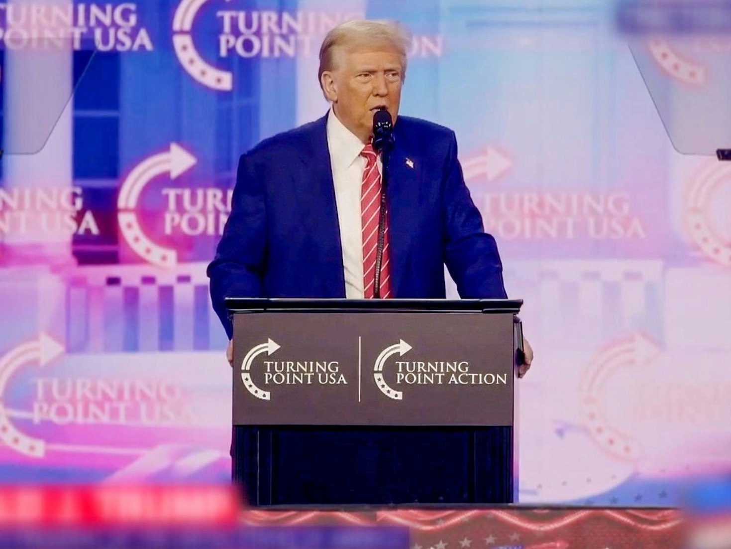 Für Donald Trump geht es weniger um Erfahrung oder Fachwissen, sondern viel mehr um Loyalität und Geld. (Bild: ZDF/Ligne de Front)