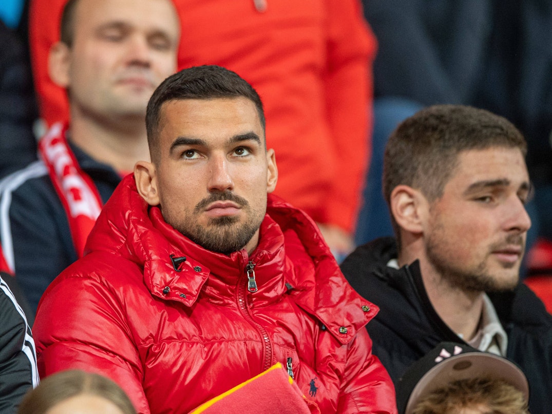 Ivan Prtajin am 27. Oktober 2024 bei einem Spiel von Union Berlin auf der Tribüne.