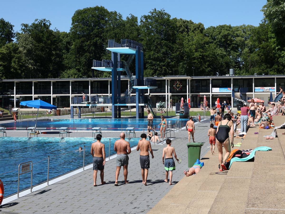 Blick in das Stadionfreibad in Köln. Freier Eintritt für unter 18-Jährige ist in Köln aktuell kein Thema.