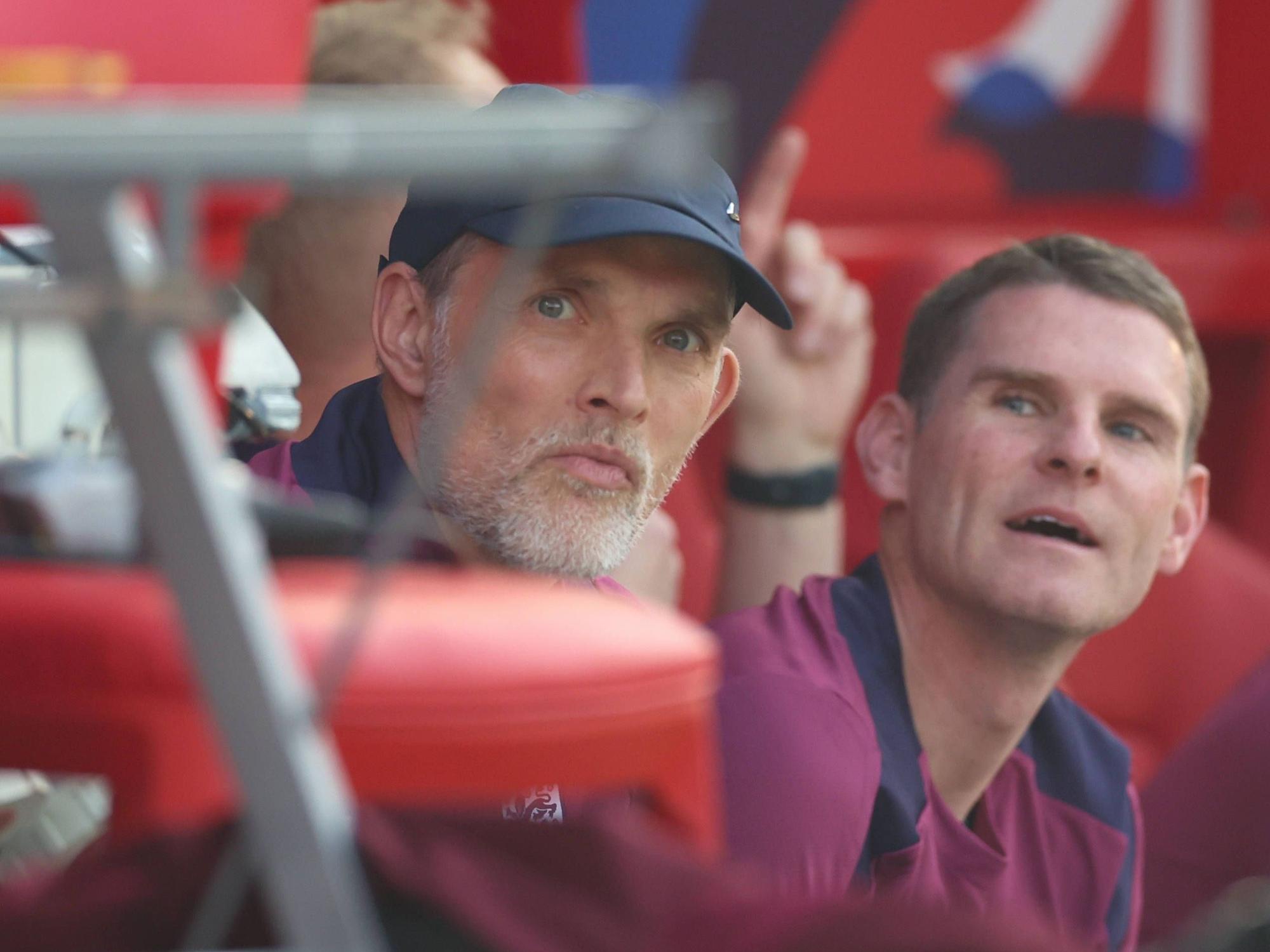 Thomas Tuchel sitzte auf der Trainerbank.