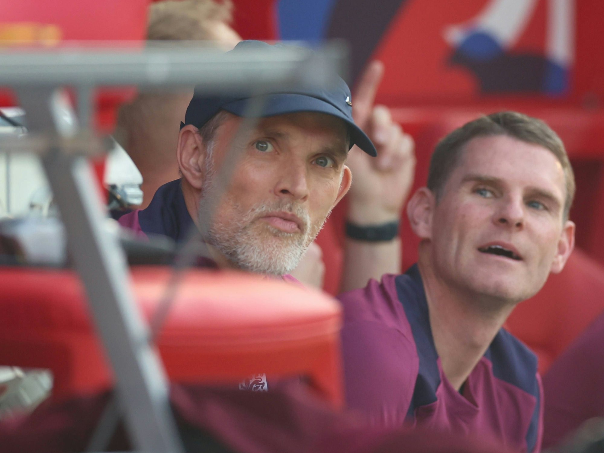 Thomas Tuchel sitzte auf der Trainerbank.