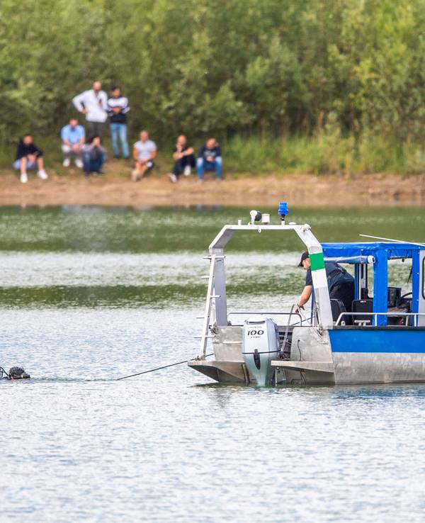 Ein Polizeiboot bei einem Einsatz auf einem See (Symbolfoto)