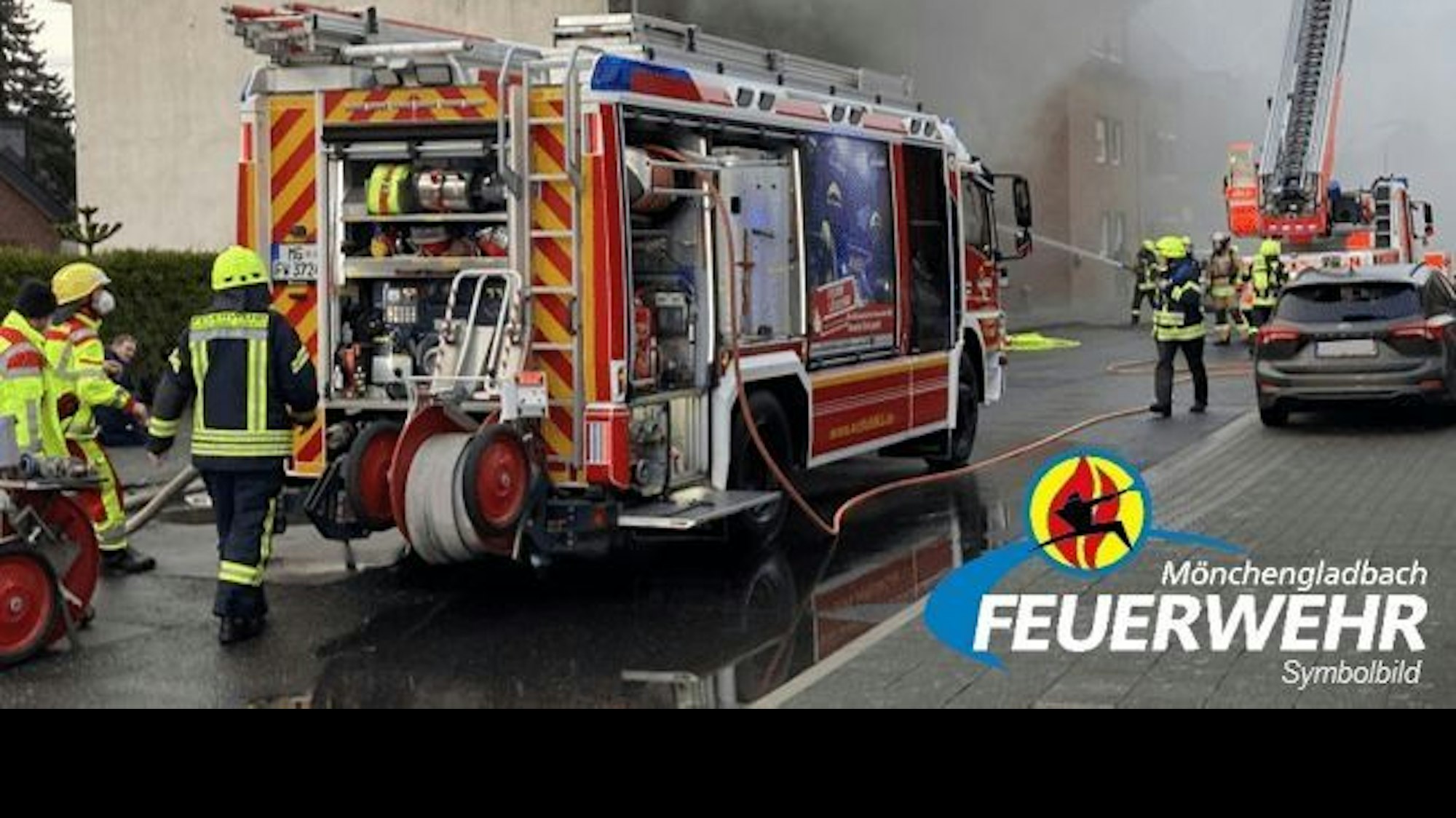 Feuerwehreinsatz bei einem Kleinbrand auf einem Balkon in Mönchengladbach-Rheindalen