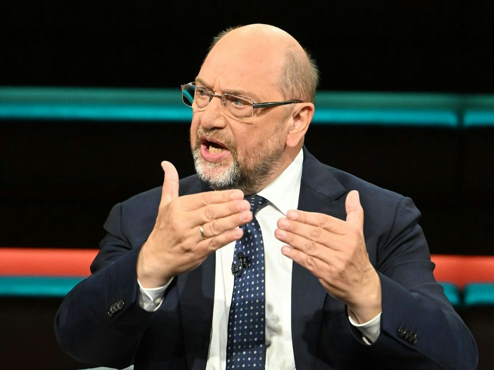 Der Ex-SPD-Vorsitzende Martin Schulz echauffierte sich am Dienstagabend lautstark über das Treiben von US-Präsident Donald Trump und nannte ihn einen „autoritären Herrscher“. (Bild: ZDF / Cornelia Lehmann)