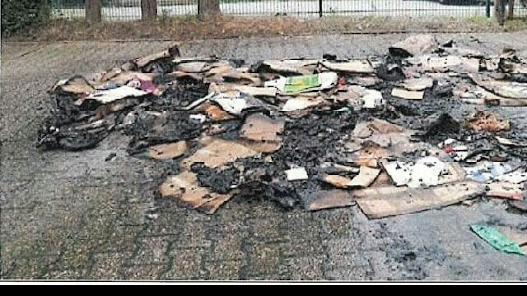 Müllcontainerbrand in Heiligenhaus: Polizei ermittelt wegen möglicher Brandstiftung