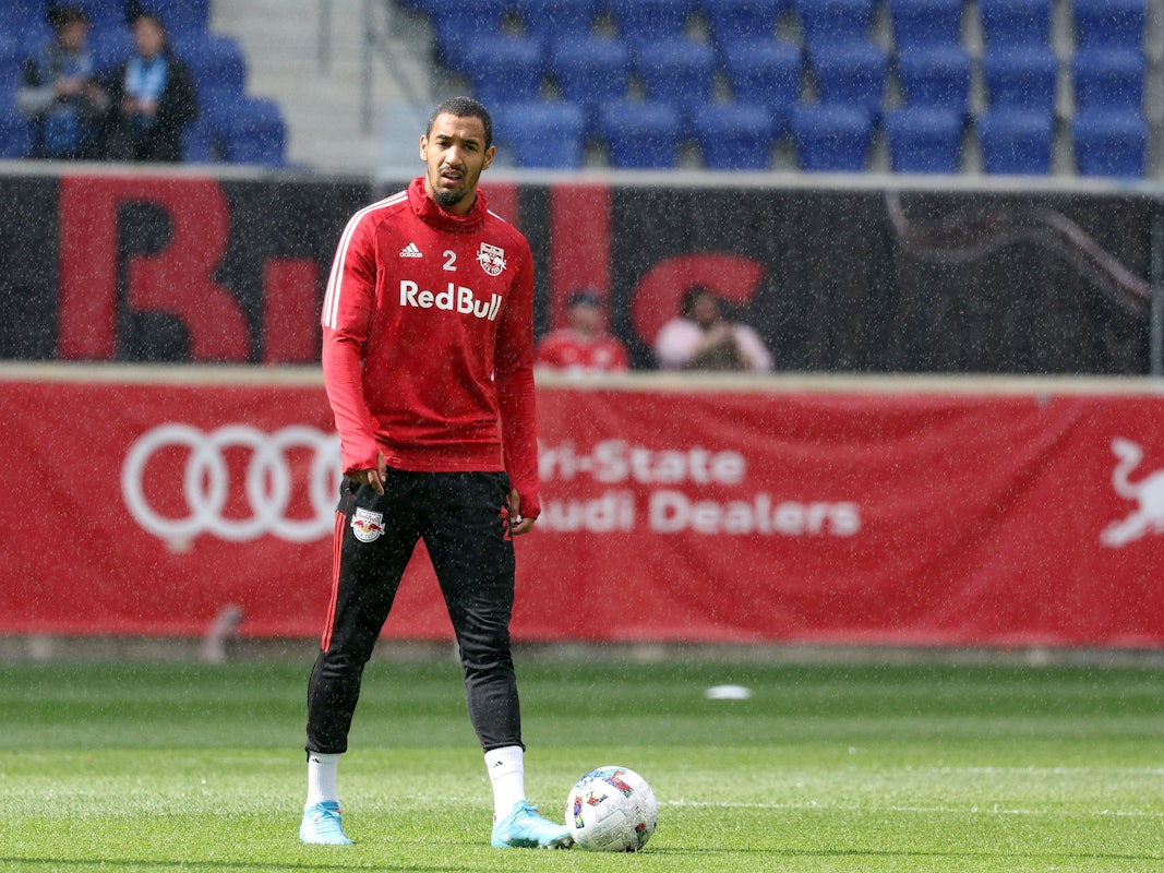 Lucas Monzon macht sich warm.