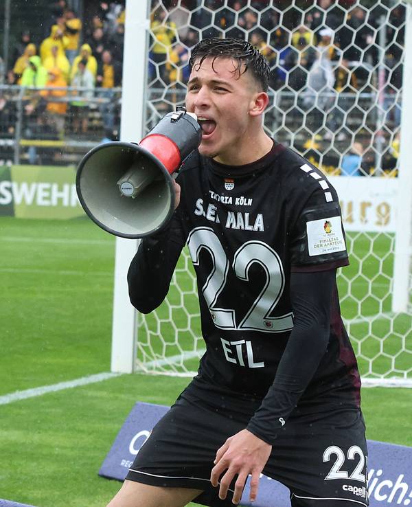 Said El Mala feiert am Ende der Saison.