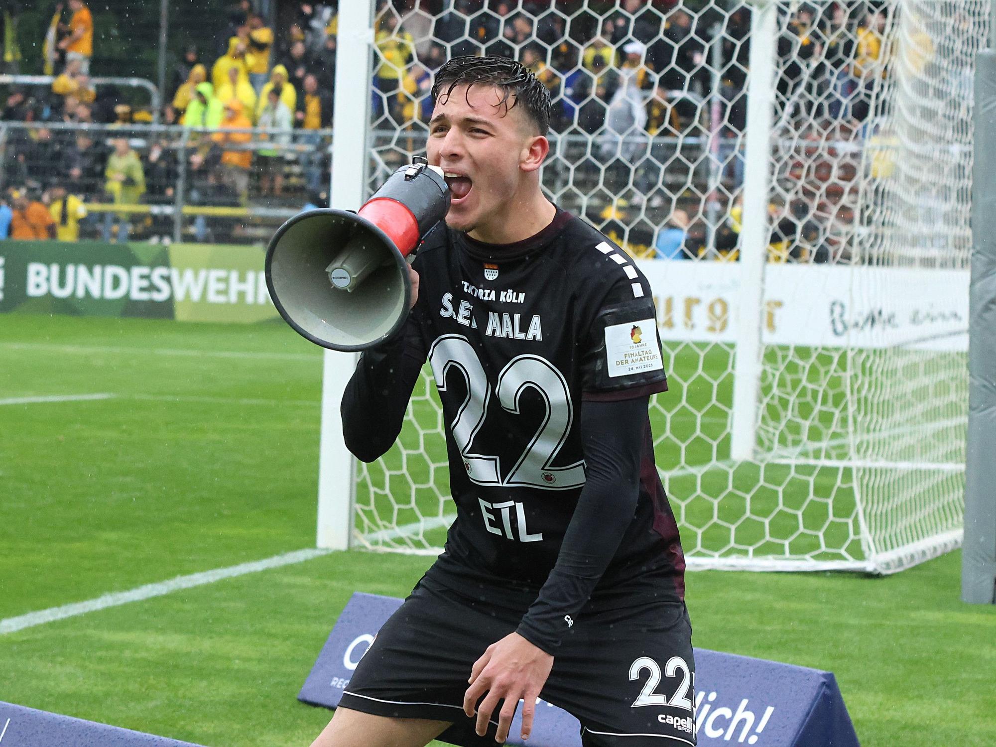 Said El Mala feiert am Ende der Saison.