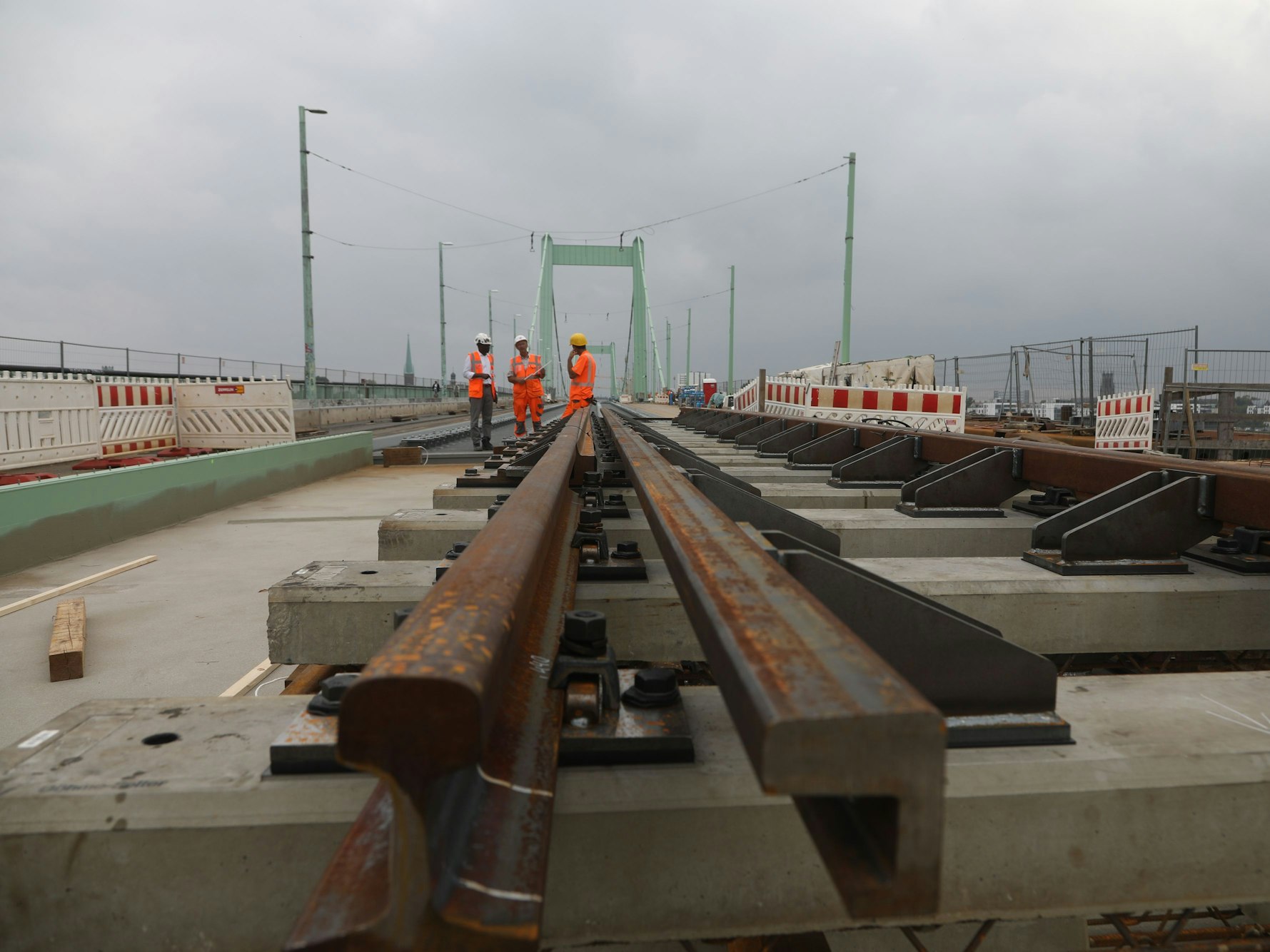 Sanierungsarbeiten auf der Mülheimer Brücke.
