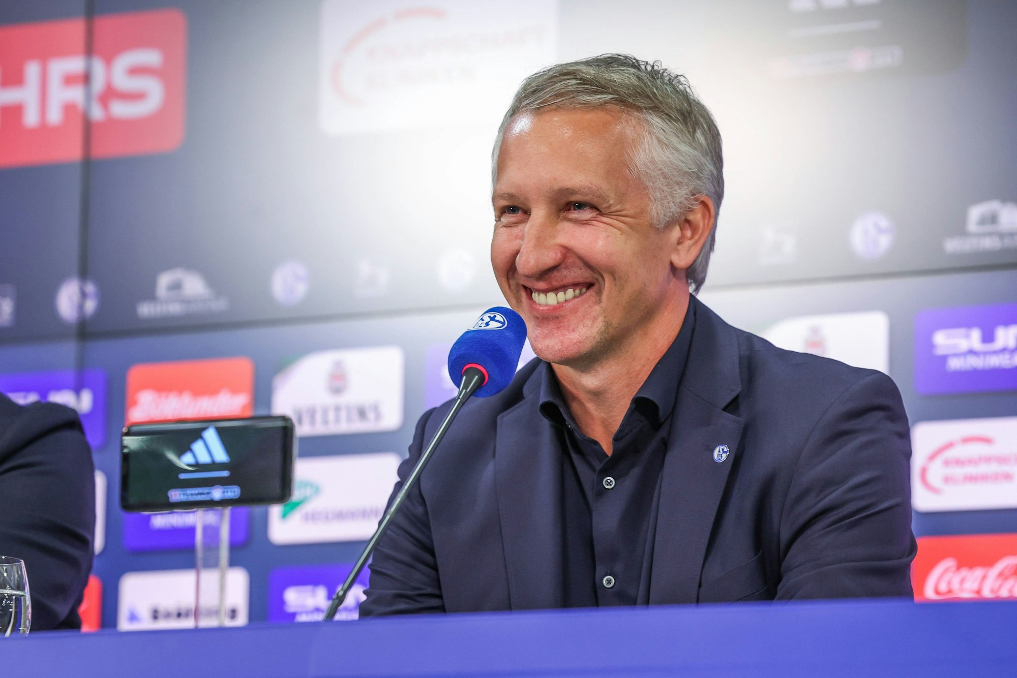 Frank Baumann bei seiner Antritts-PK bei Schalke 04.