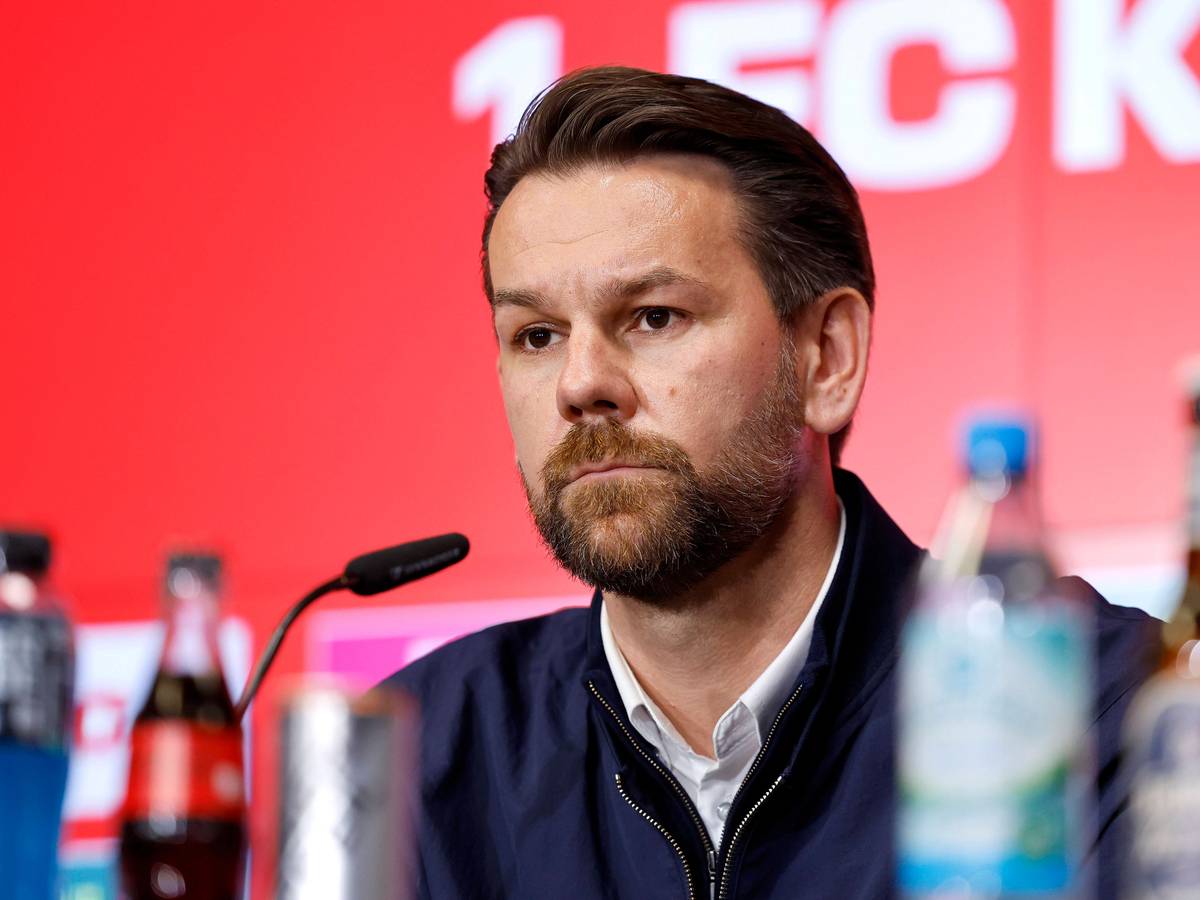 Thomas Kessler bei einer Pressekonferenz des 1. FC Köln.