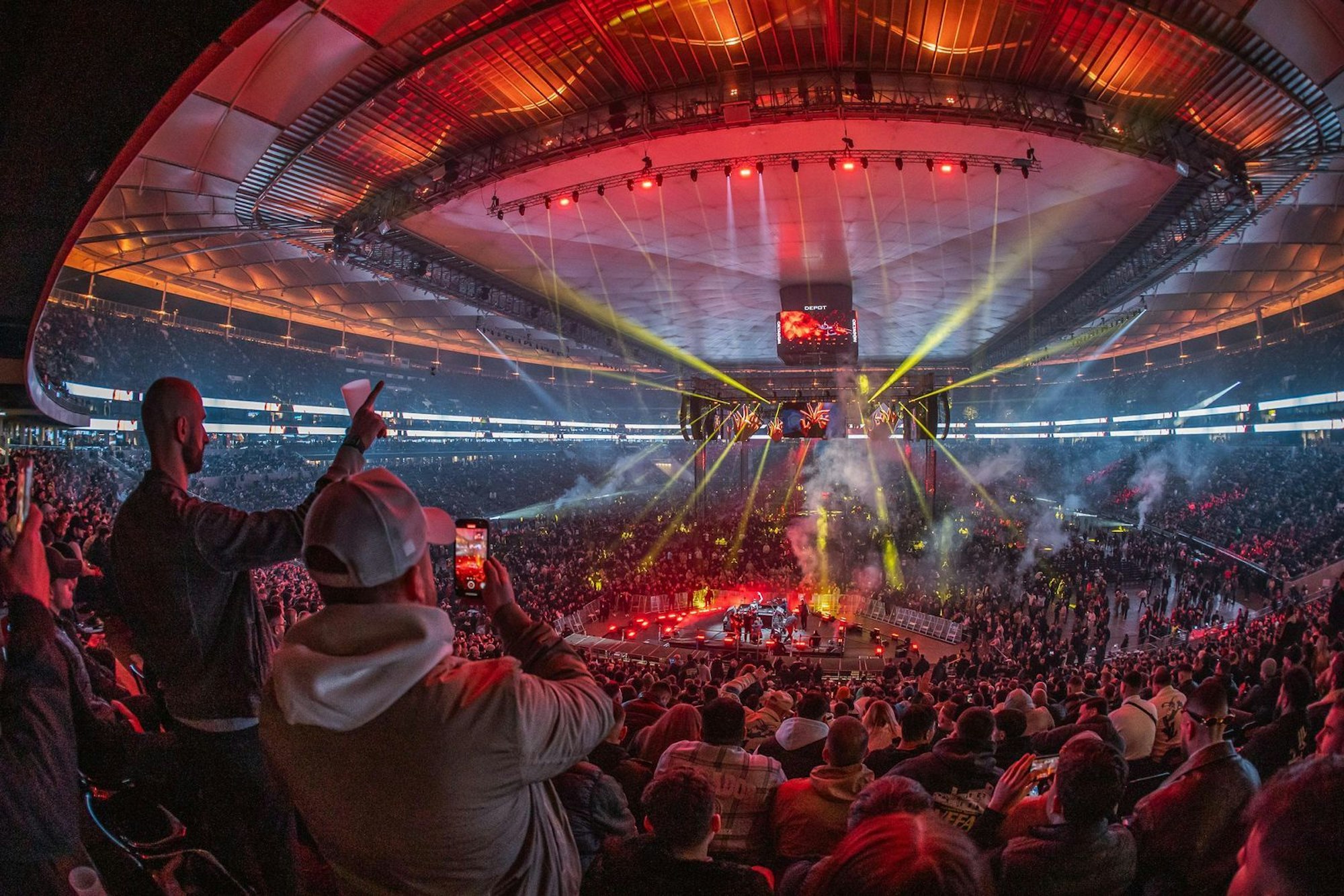 Das bislang größte Mixed Martial Arts Event Europas mit dem Hauptkampf Eckerlin vs. Jungwirth fand vor 60.000 Zuschauern am 12. Oktober 2024 im Deutsche Bank Park in Frankfurt statt. Das Event war auf Anhieb eines der top Abo-Treiber auf der Plattform RTL+, sagt der Streamingdienst. (Bild: OKTAGON MMA)