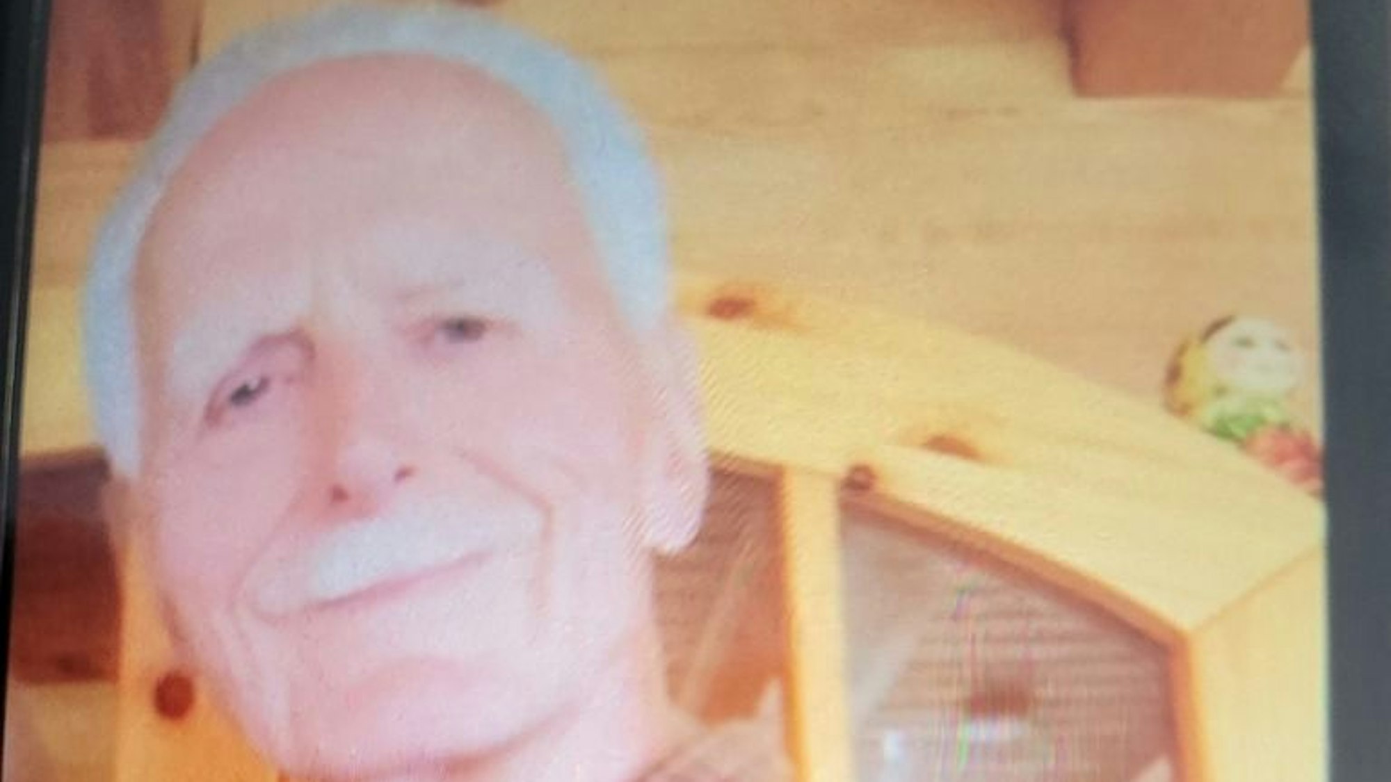 Vermisster 89-jähriger Senior aus Heiligenhaus, der zuletzt in Ratingen-Lintorf gesehen wurde. Die Polizei bittet um Hinweise.