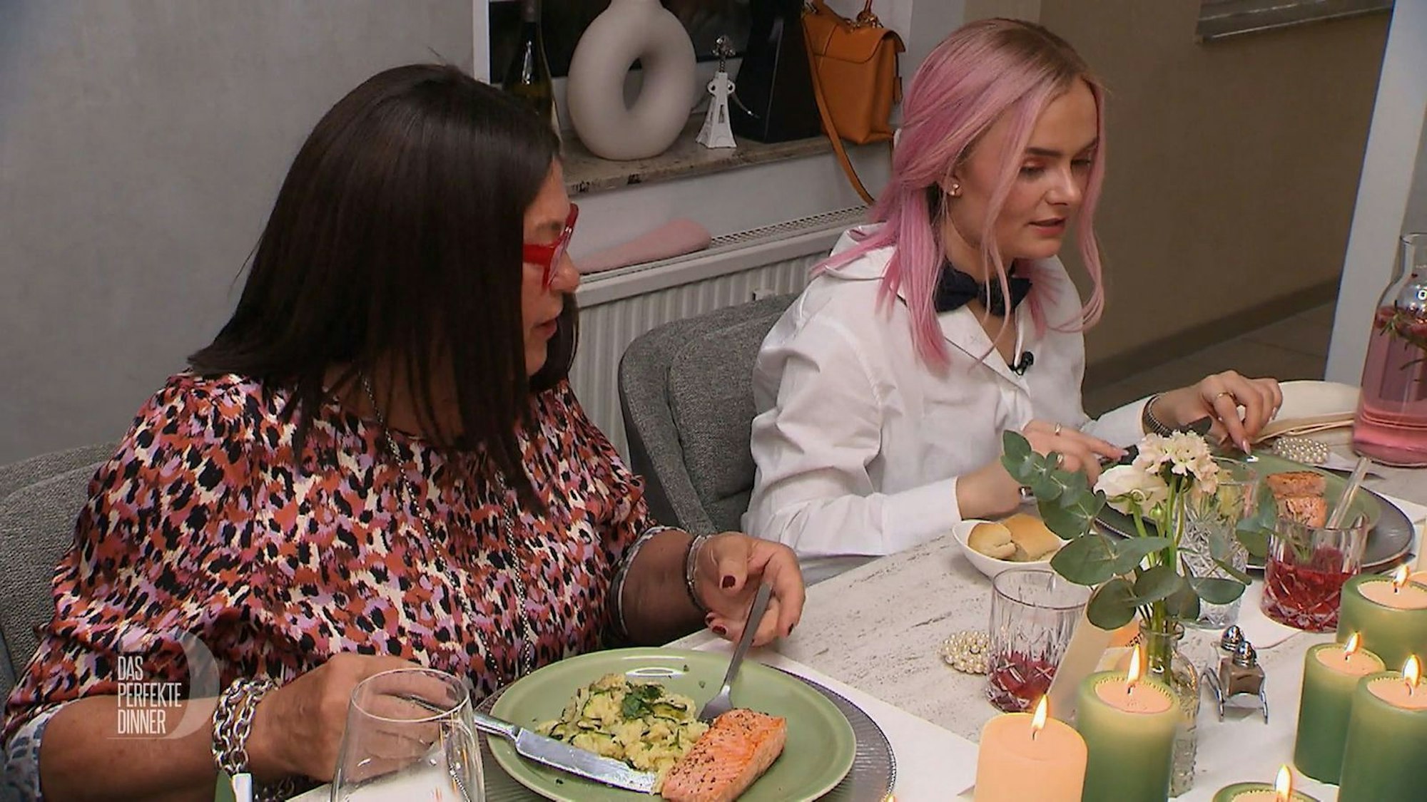 Uschi wundert sich: Das ist doch kein Risottoreis im Risotto?
(Bild: RTL)