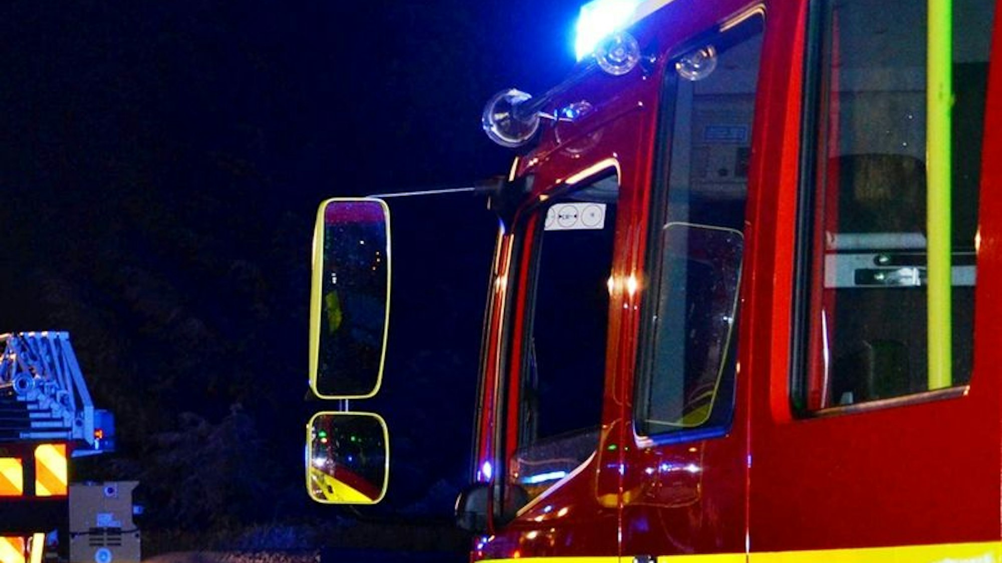 Feuerwehreinsatz in Monheim am Rhein nach Mülltonnenbrand in der Nacht