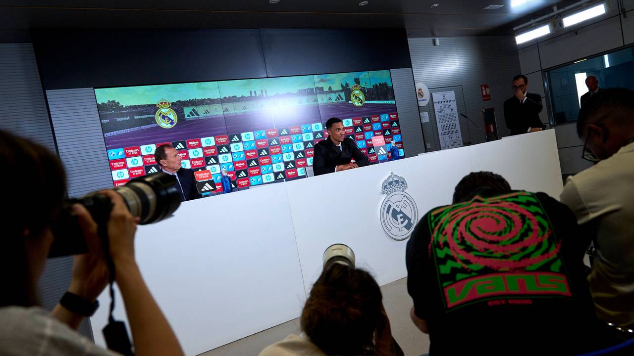 Trent Alexander-Arnold bei seiner Vorstellung als neuer Profi bei Real Madrid.